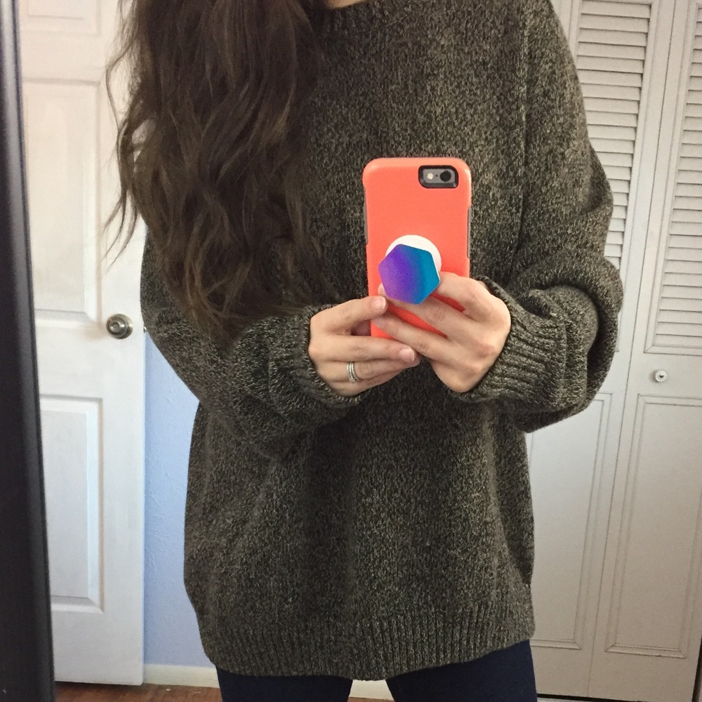 🔥 Will be donated 10/1 - Elegant Dark Green Women's Sweater